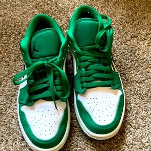 Air Jordan green white black